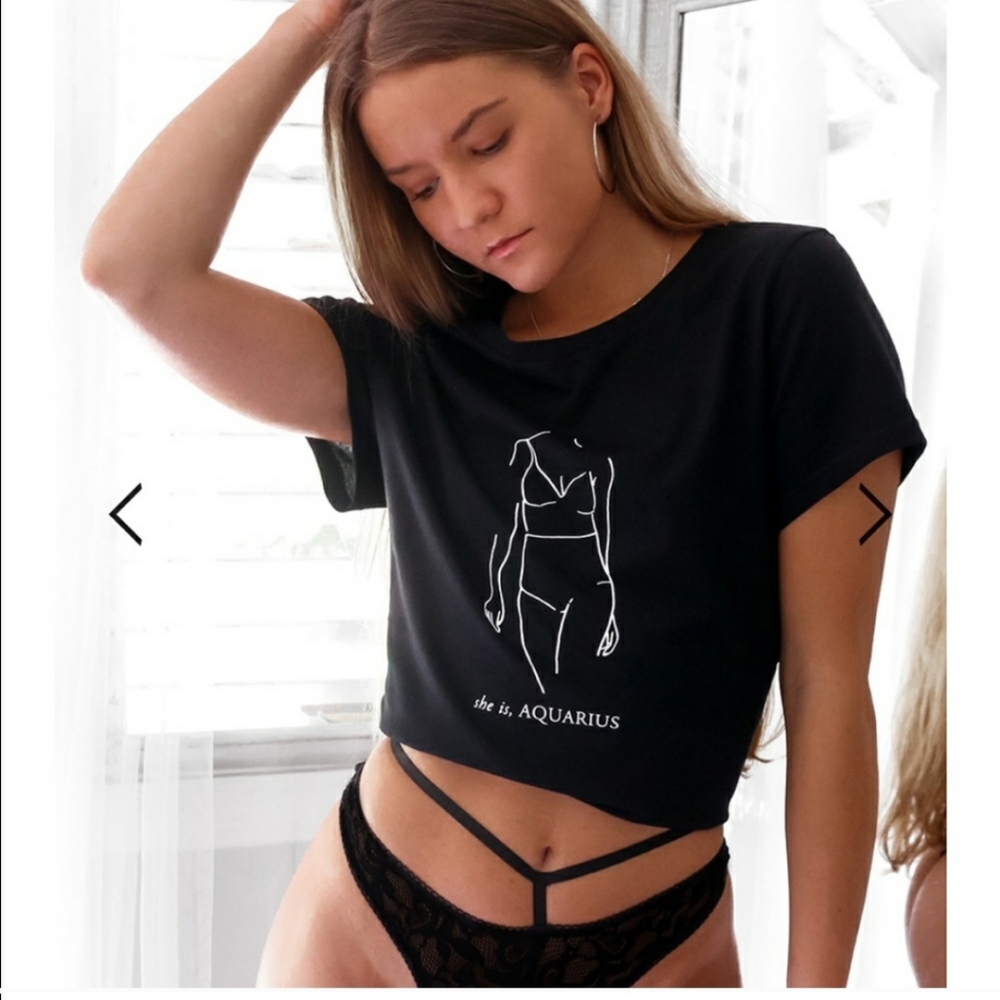RUNAWAY Black tshirt/ crop top She is Aquarius